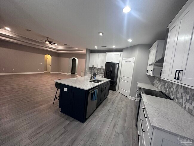 Building Photo - 4745 Dupont Cir