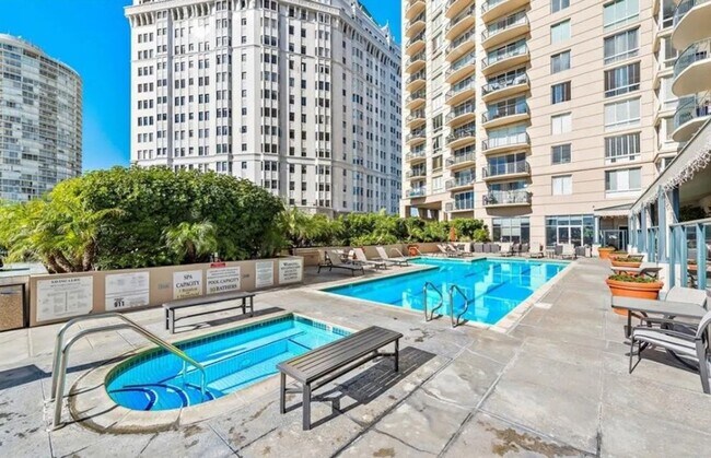 Building Photo - 2-Bedroom, 2-Bathroom Home in Prime Long B...
