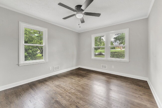 Building Photo - "Charming 3-Bedroom Spartanburg Retreat wi...