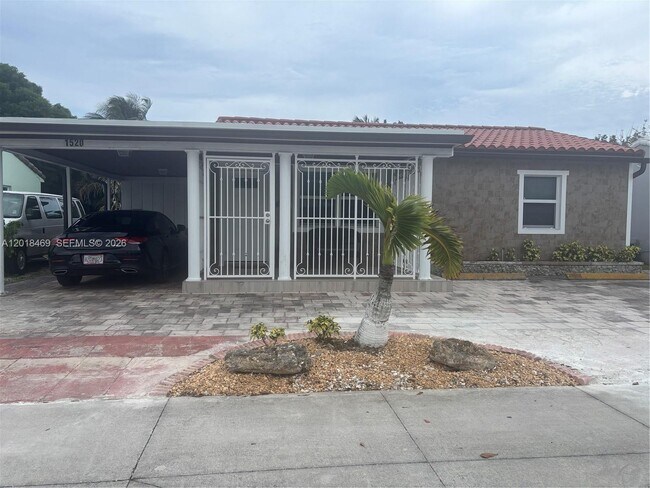 Building Photo - 1520 N Andrews Ave