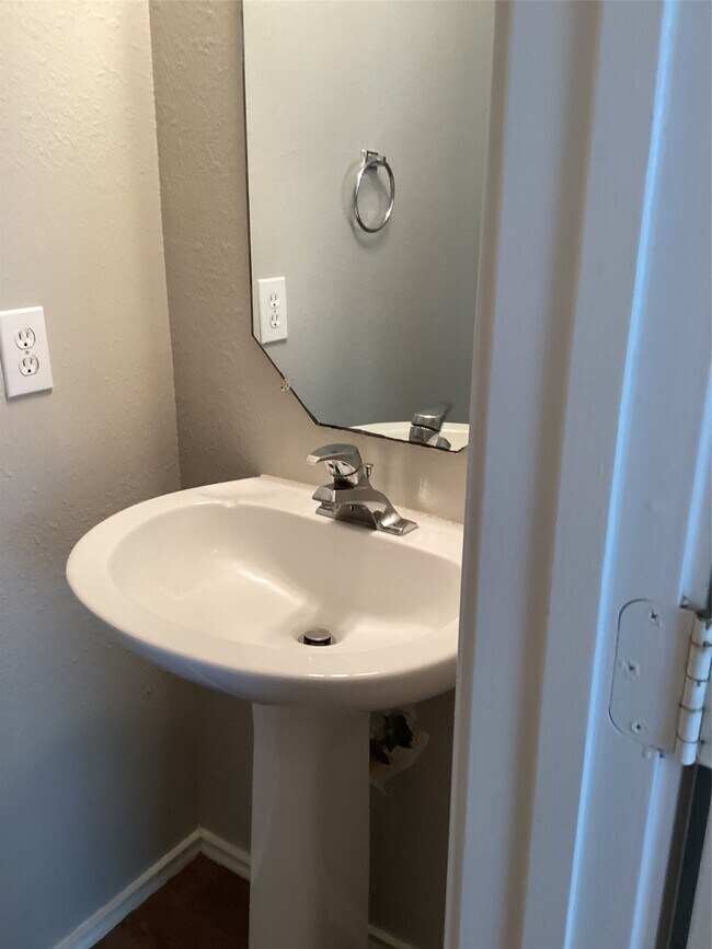 Building Photo - 46 Wineberry Pl