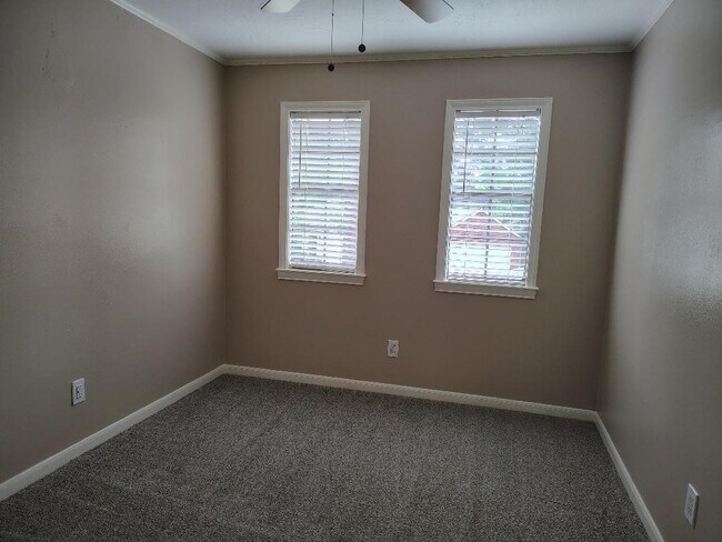 Building Photo - 2823 Whitman Dr