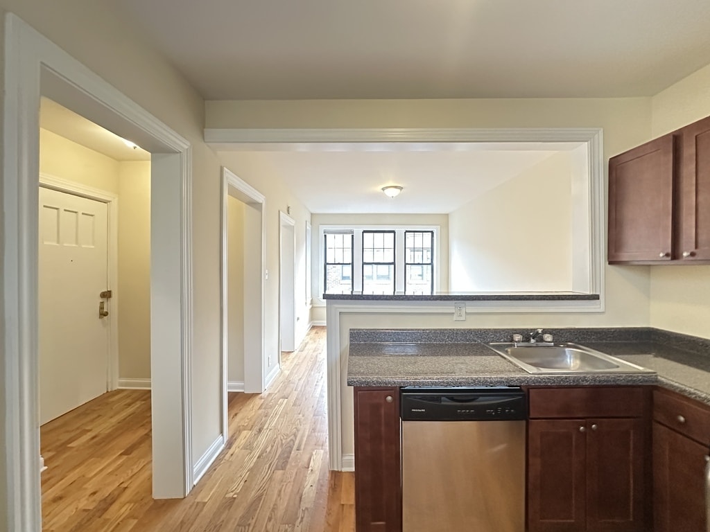 Building Photo - 4426 N Wolcott Ave