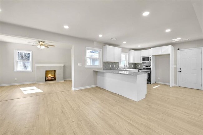 Building Photo - 1963 Shepherd Cir SW