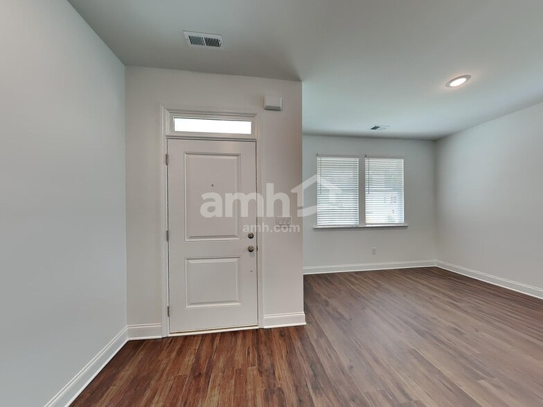 Building Photo - 90 Spruce Cir