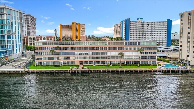 Building Photo - 401 N Riverside Dr