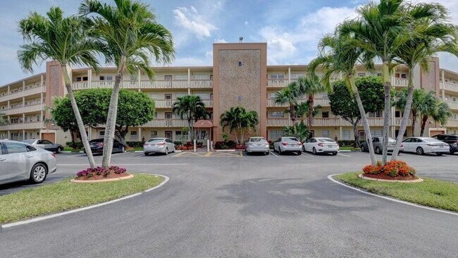 Building Photo - 4028 Newcastle B