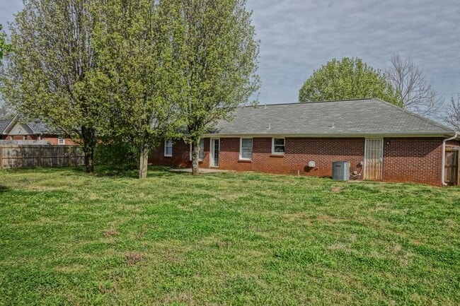 Building Photo - 242 Saddle Rock Ct