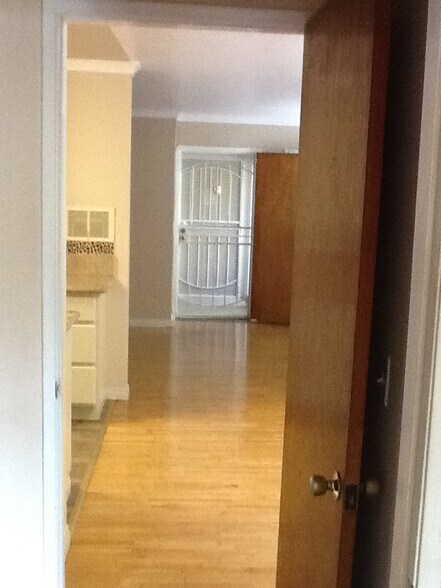 Building Photo - 311 N Westlake Ave