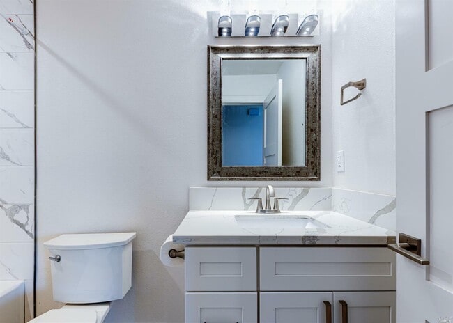 Building Photo - 1327 Crestview Ct