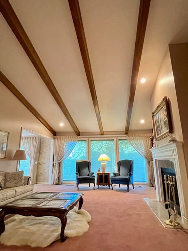 Building Photo - Beautiful home with amazing views and larg...