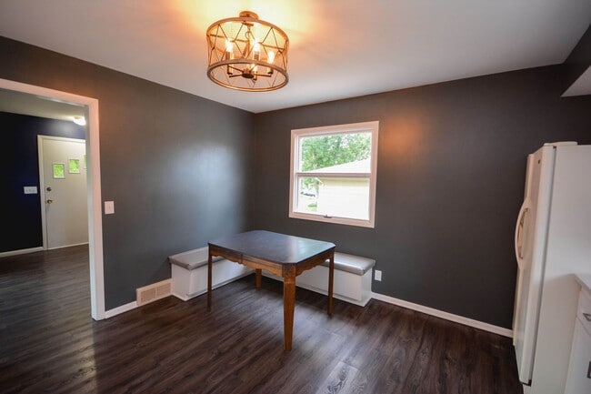 Building Photo - Ranch style home with incredible updates throughout!