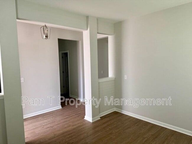 Building Photo - 400 Airways Ave