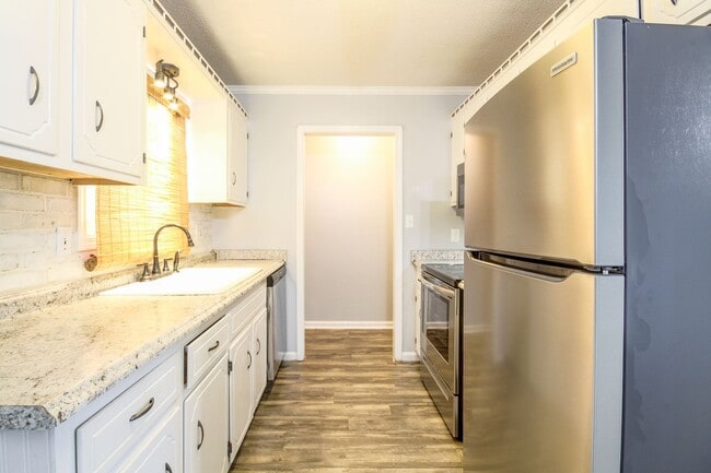 Building Photo - Three Bedroom Home for Rent with Two Bonus Areas!!!