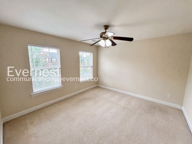 Building Photo - 4-Bed/2.5-Bath/ Home with Attached Garage and Large Yard/Available Now!
