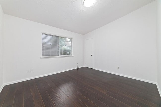 Building Photo - 9910 Kent Towne Ln