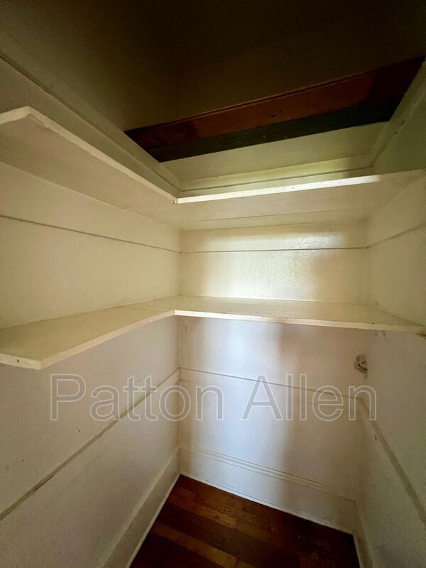 Building Photo - 116 E Chestnut St