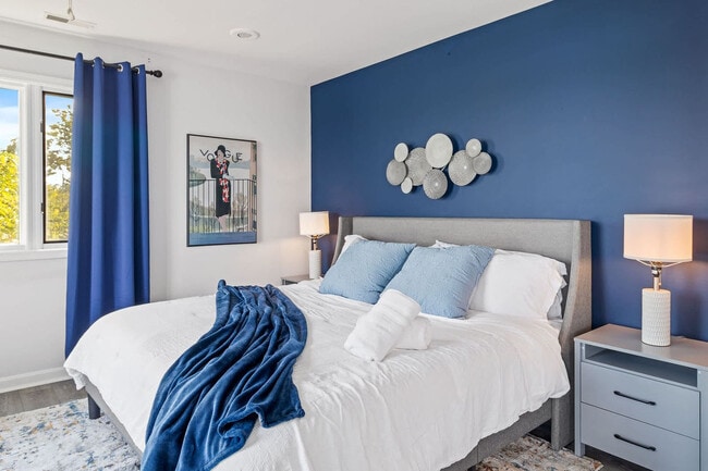 Building Photo - 301 S Front St