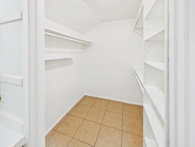 Building Photo - 11121 N Dowling Rd