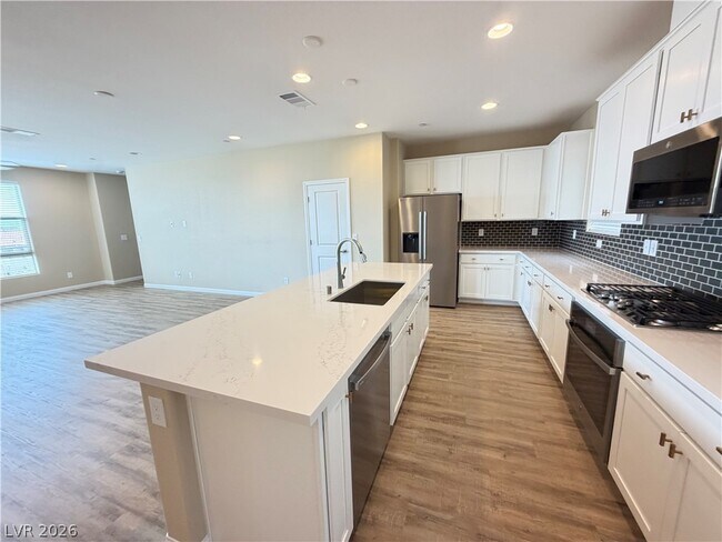 Building Photo - 1741 N Desert Foothills Dr