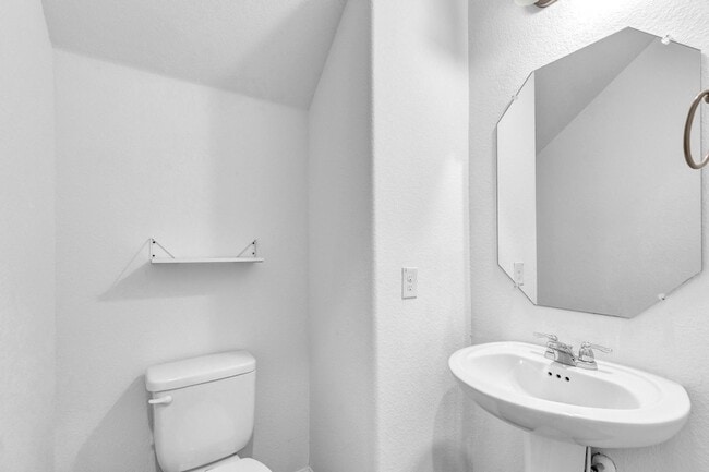 Building Photo - 2907 Zelma Dr