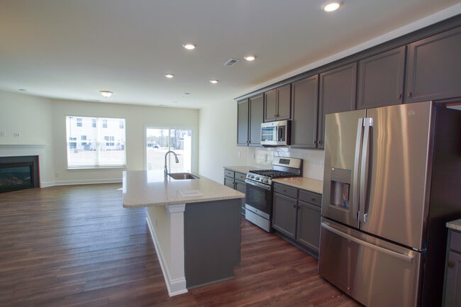 Building Photo - 206 Oakchest Ct