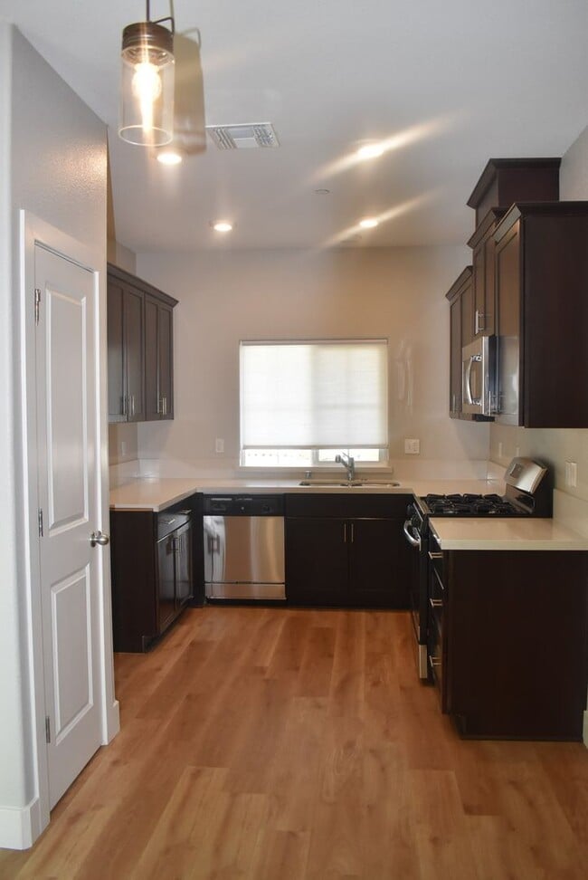 Building Photo - Newer home in beautiful Winters!