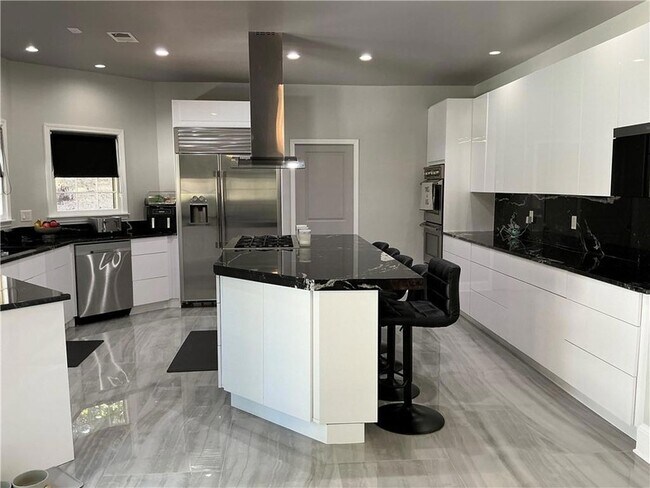 Building Photo - 4299 Oakvale Ln