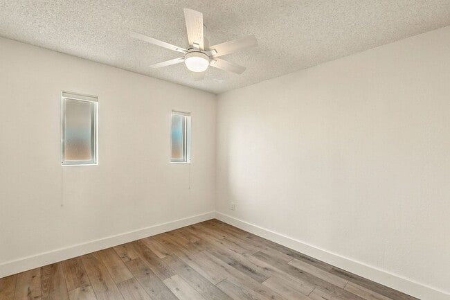 Building Photo - Beautiful 3 bed, 2 bath w/ bonus Room, loc...