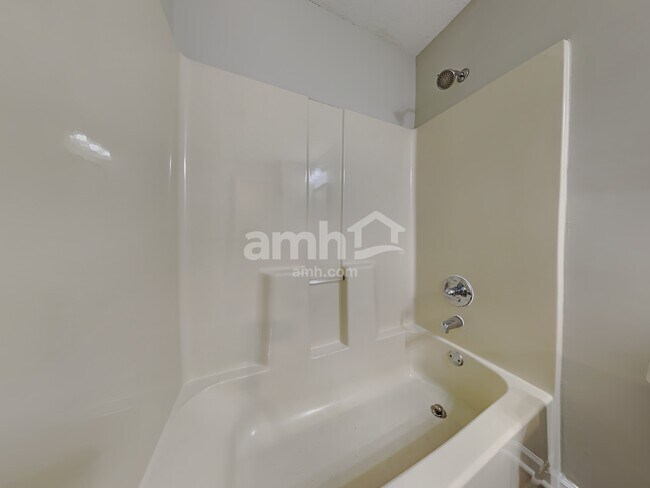 Building Photo - 7748 Parkmont Dr