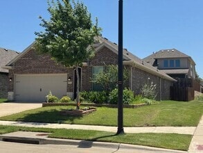 Building Photo - 5534 Capilano Ct