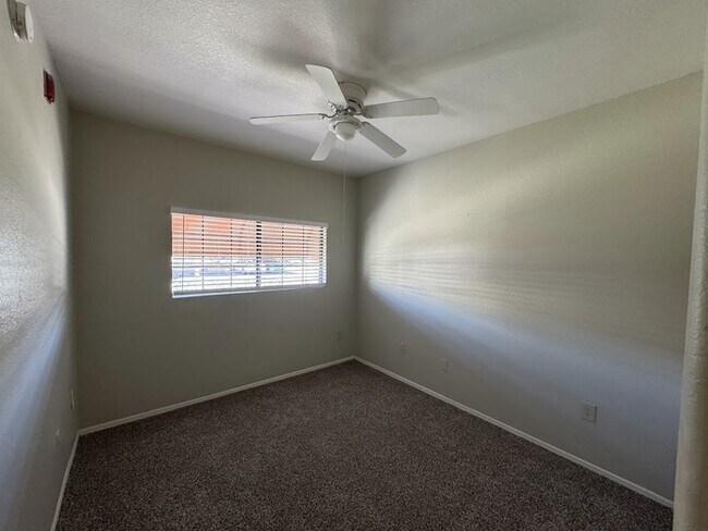 Building Photo - Southeast Phoenix Condo