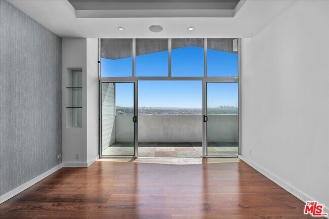 Building Photo - 1155 N La Cienega Blvd