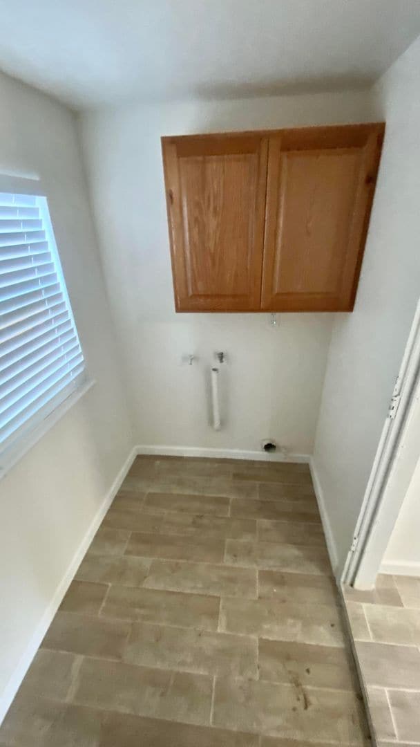 Building Photo - Explore this attractive property in Delano...