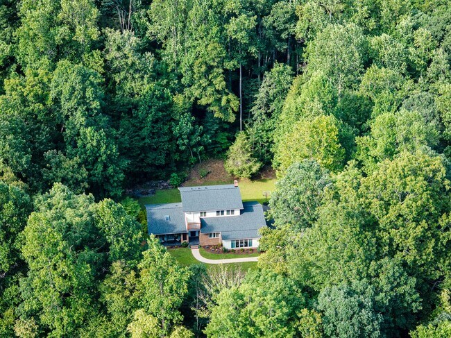 Building Photo - 26 Indian Knob Rd