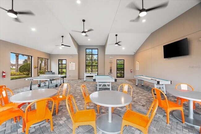 Building Photo - Gorgeous 4 Bed 2 Bath Home!