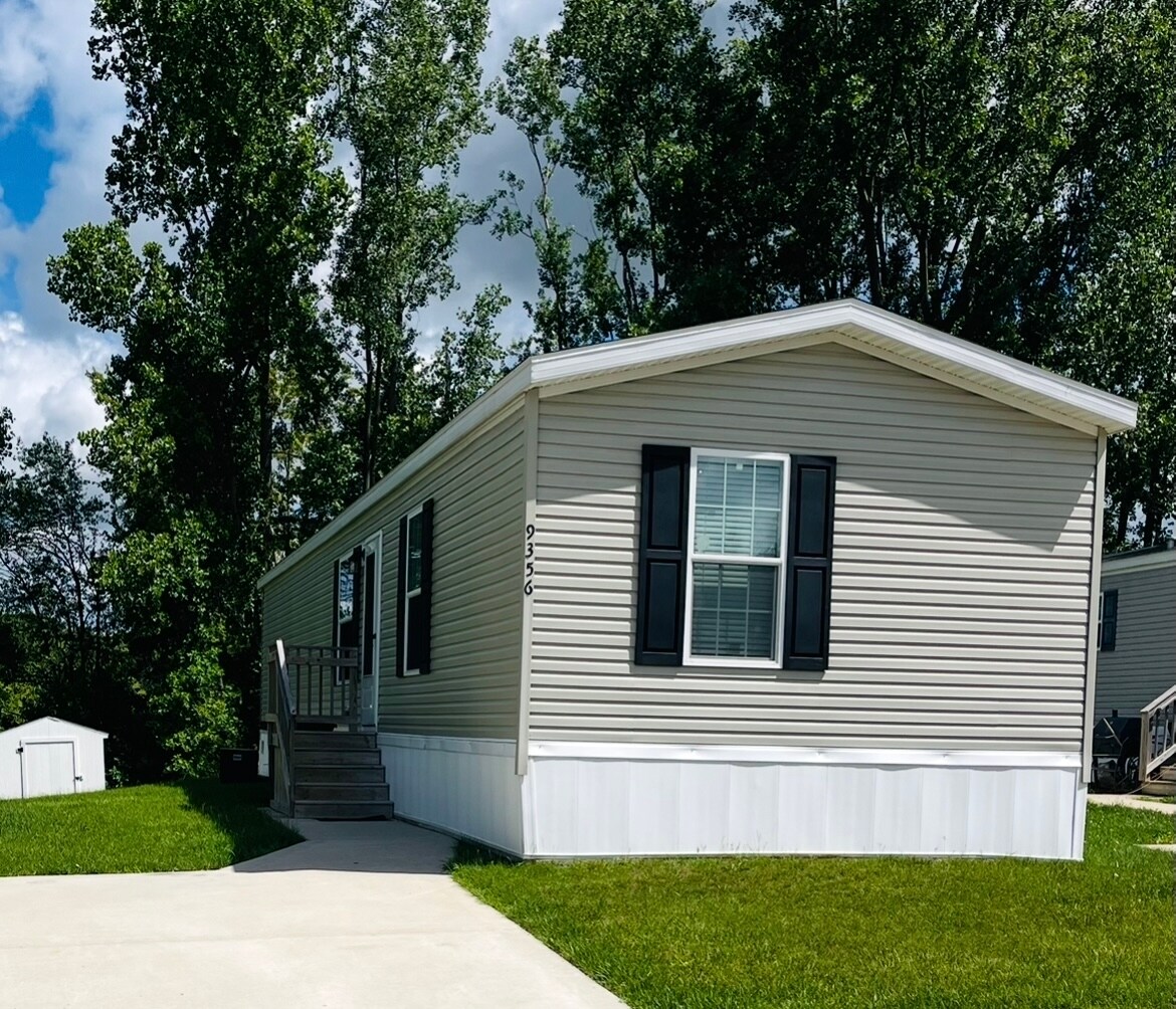 Building Photo - 9356 River Dr
