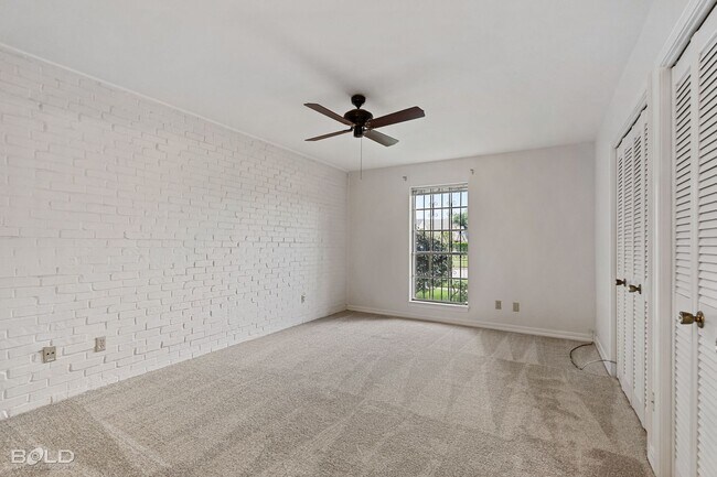 Building Photo - 203 Stratmore Dr