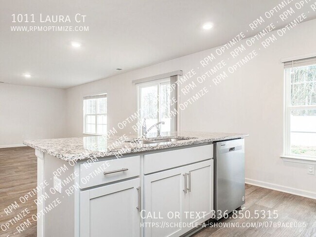 Building Photo - 1011 Laura Ct