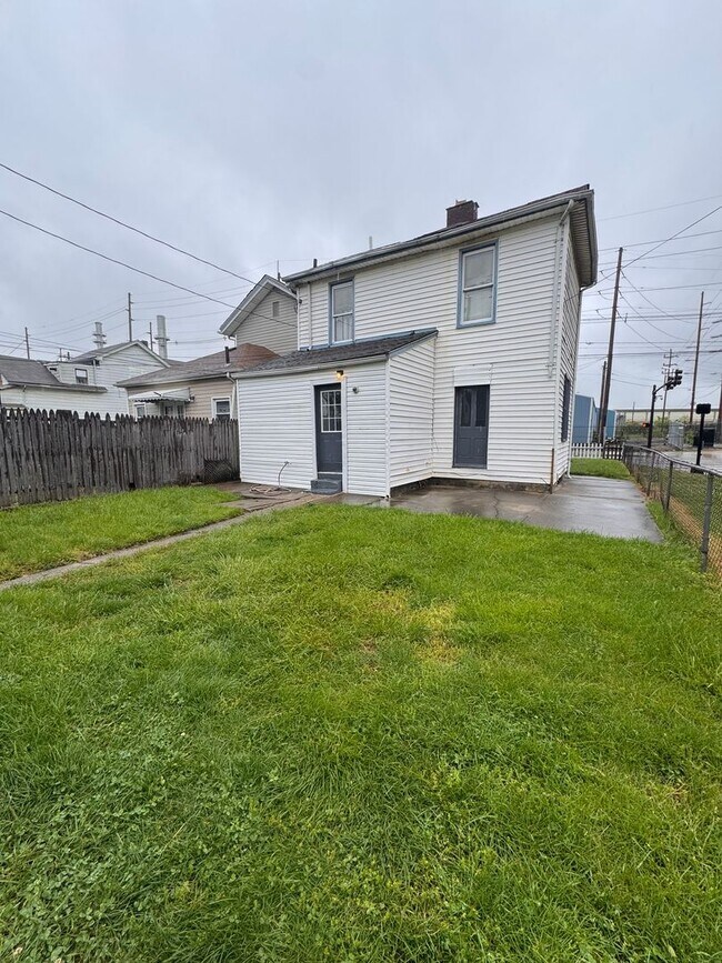 Building Photo - 841 N 3rd St