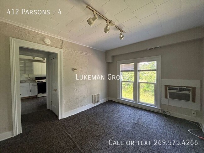 Building Photo - 412 Parsons-4