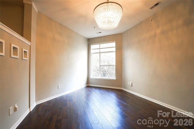 Building Photo - 2125 Southend Dr