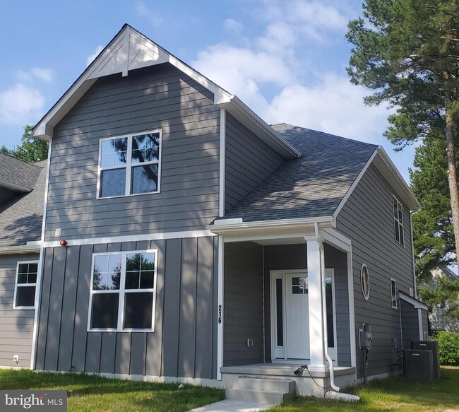 Primary Photo - 216 Chandler St