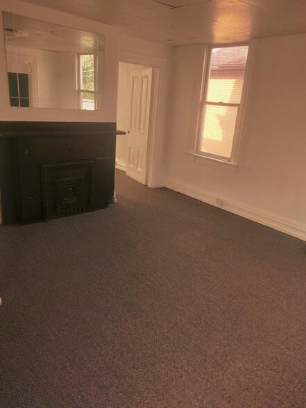 Building Photo - 300 E 12th Ave