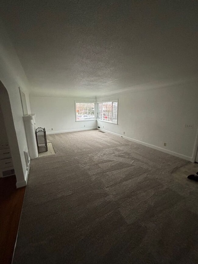 Building Photo - 2 Bedroom 1 Bath Home Newberg OR 97132