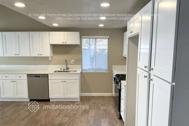 Building Photo - 2414 S Woodlark Dr