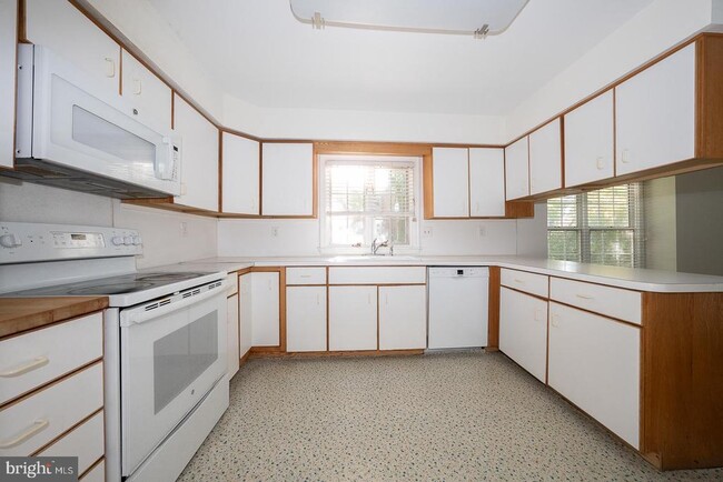 Building Photo - 205 Pennswood Rd