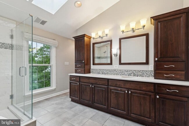 Building Photo - 2802 Noble Fir Ct