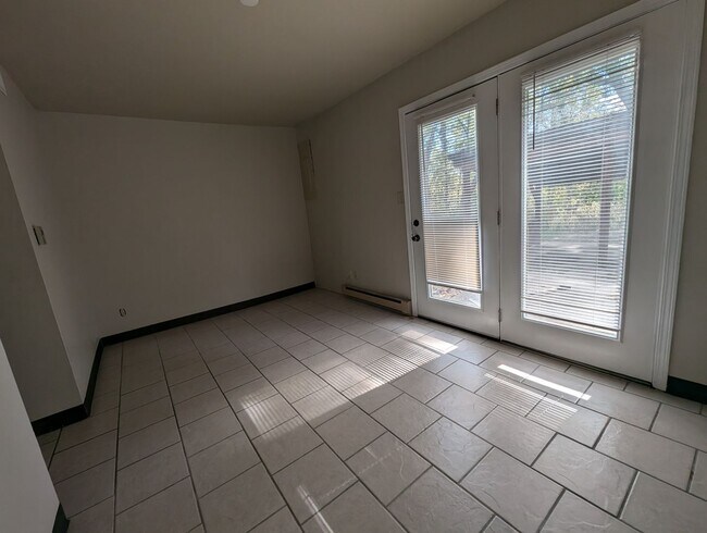 Building Photo - 2/1.5 Townhouse in Columbia