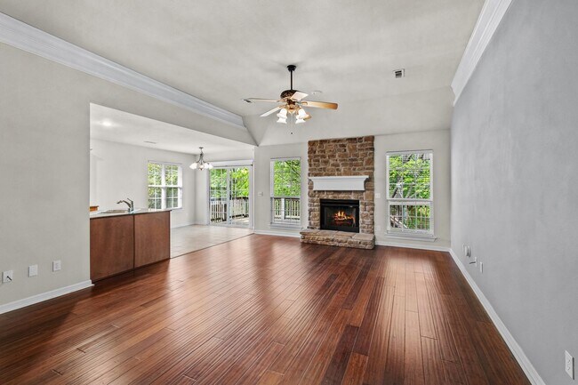 Building Photo - Charming 3-Bed, 2-Bath Home with 3-Car Garage & Fenced Yard